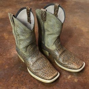 Ariat Boys 6 Cowhand Style Boots w/ 4LR Footbed